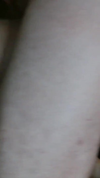 Un couple baise en levrette