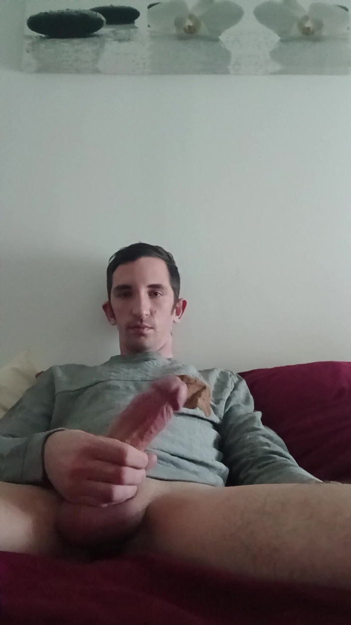 Alexis bondoux: Handjob in Bed