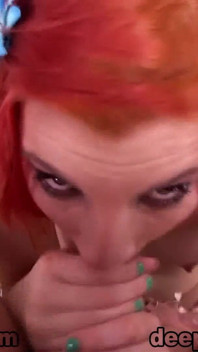 Hete ingespoten Katie Kinns pov diep in keel pijpbeurt en sperma slikken