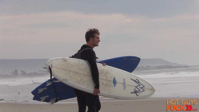 Hot Guys Fuck: Ripped Surfer Fucks Blonde California Slut