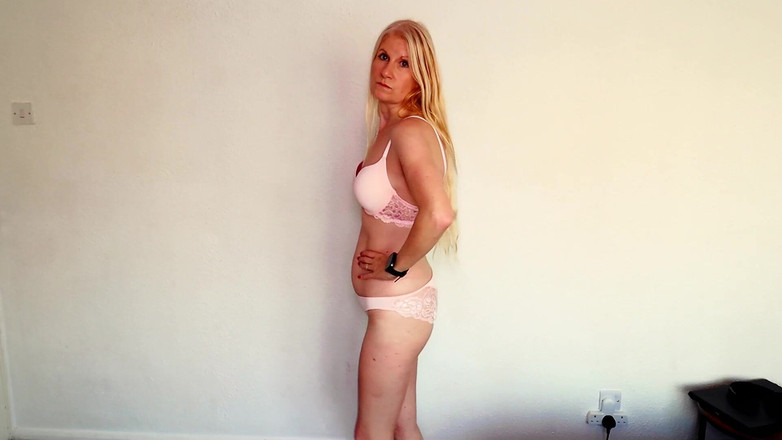 Britishmilf: NSFW underkläder Försök med