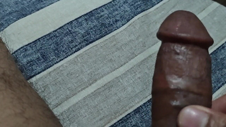 Hot Chilli 2025: घर पर बड़ा लंड लंड हिलाना