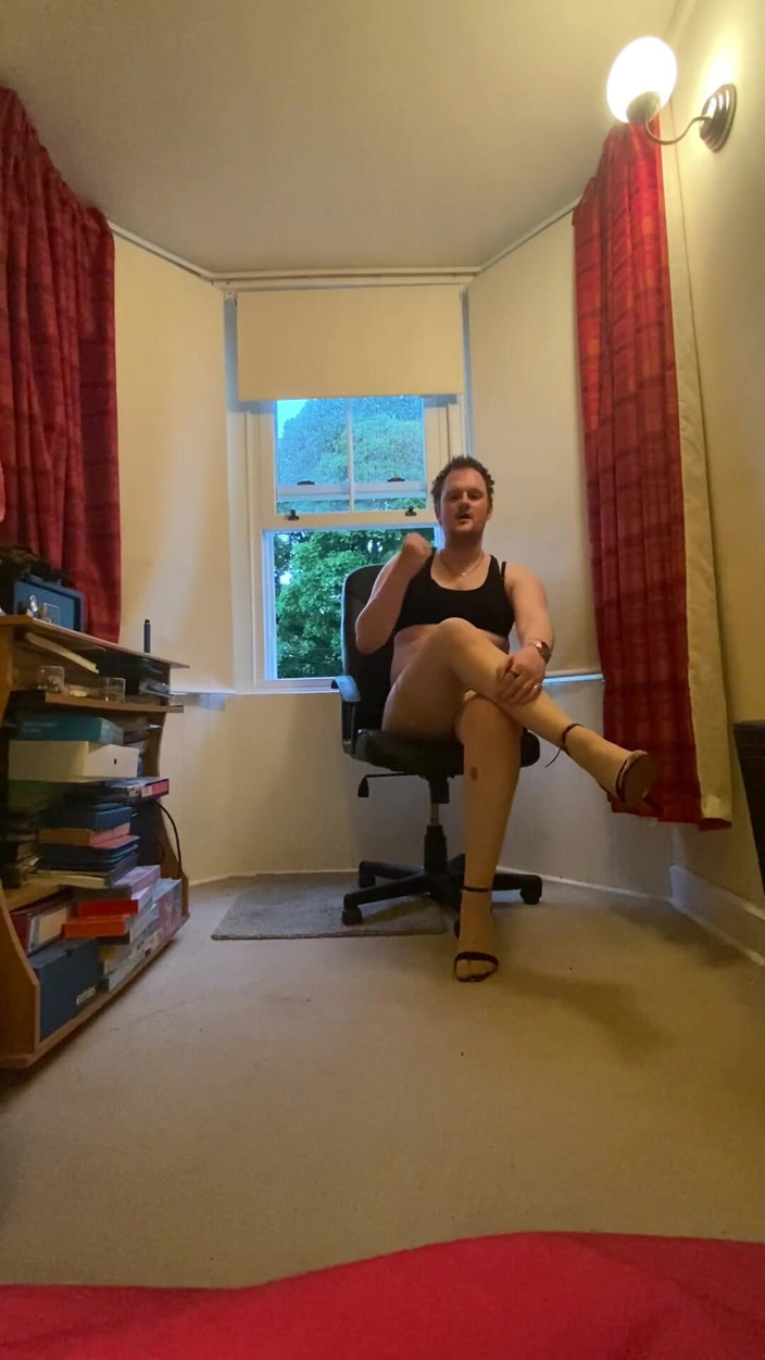 Ava Maxwell: JOI v tan punčochách 