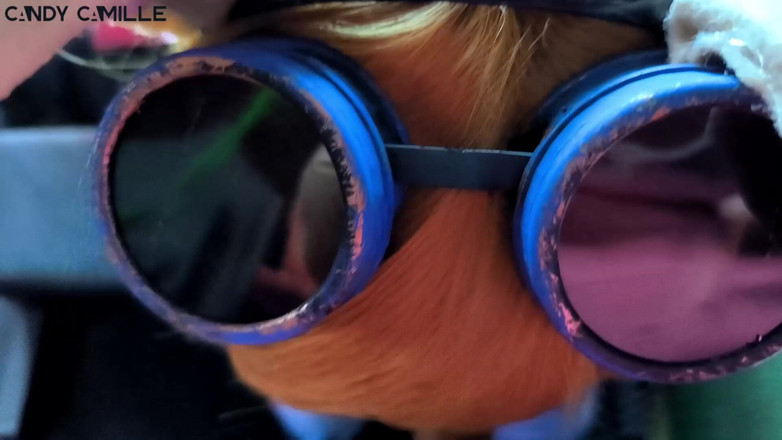 Candy Camille: Gadget is klaar om een echte pik te ontvangen