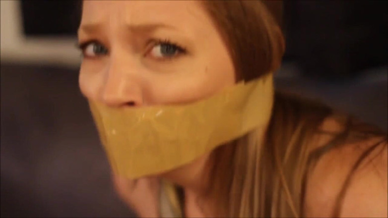Selfgags classic: Prom Queen bunden, munkavlad och stashed bort för natten!
