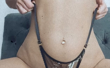 Alisa Lovely: Podívejte se na My Firm Young Breasts! Chci teď jezdit...