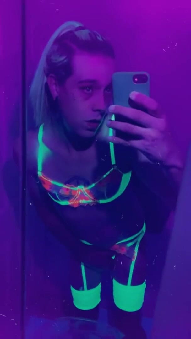 CarmenMelatonin: Pěkná rave dívka připravená na párty
