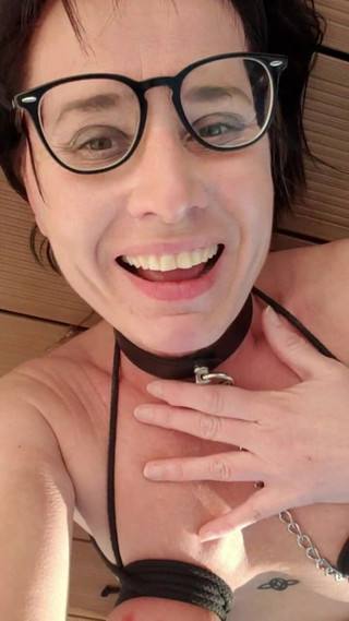 JulieEroticDress: コルセットでバルコニーでスカート