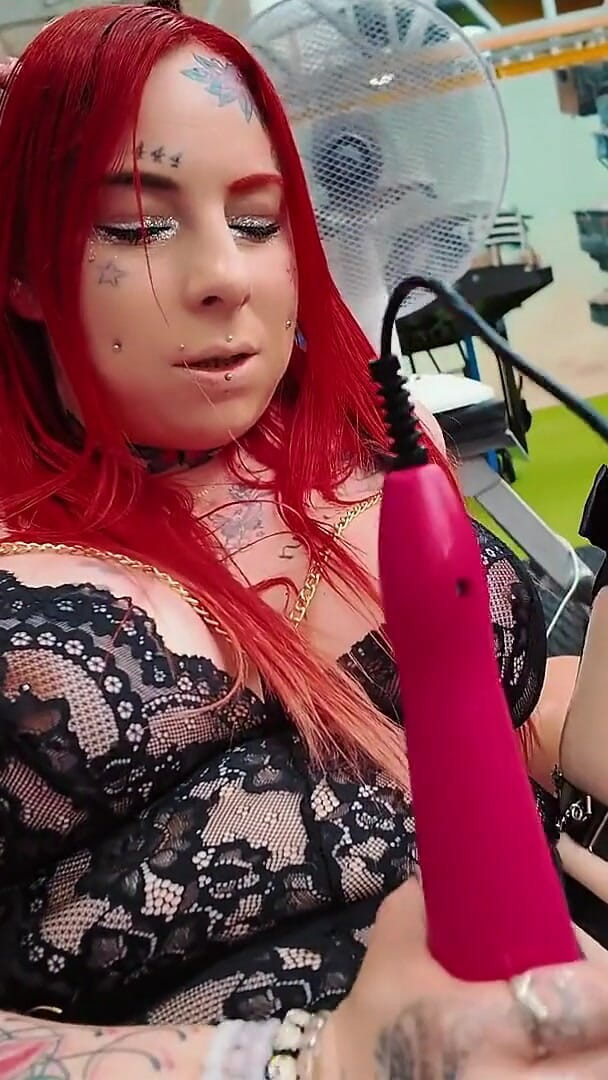 Squirtqueen missnvus: Mój pierwszy trójkąt Ggg, Coyemo zostaje zniszczony