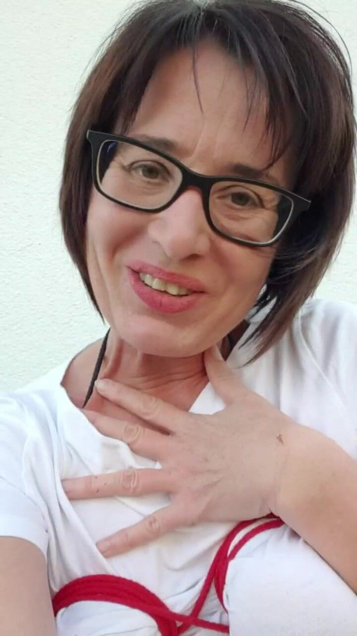 JulieEroticDress: Tante seksi ini dientot habis-habisan sama tetangganya