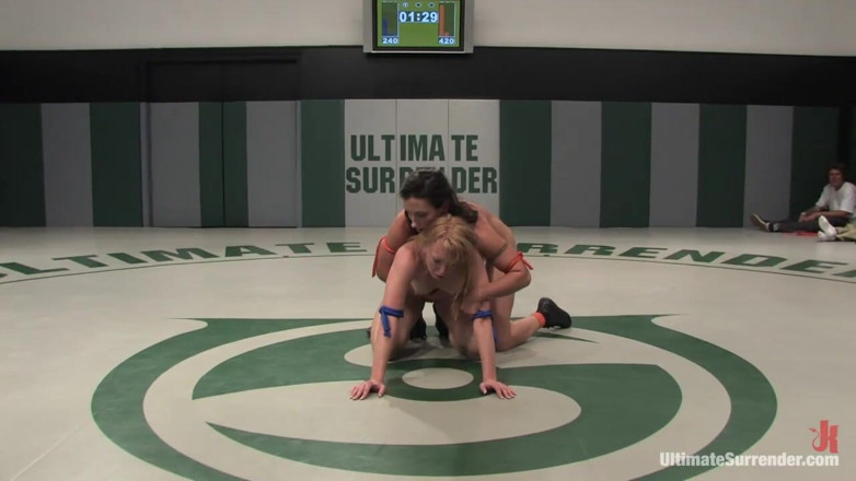 Ultimate surrender by Kink: Live Tag Team League i dragoni (1-0) vs le dee (0-1)