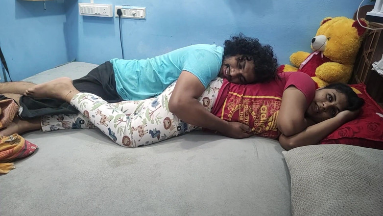 Vaishnavysharunraj: Mallu heta fru bröst suger romantik, indiska fru heta bröst...
