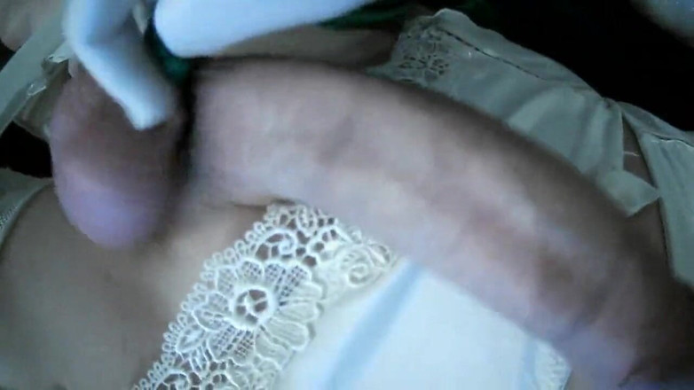 Leatransteen: Masturbate and cum in green bra
