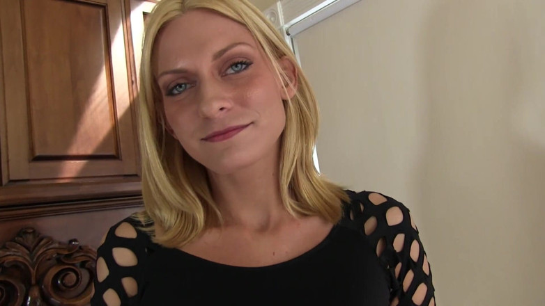Perv Milfs n Teens: Blonde slet slet slet slet op een grote lul in...