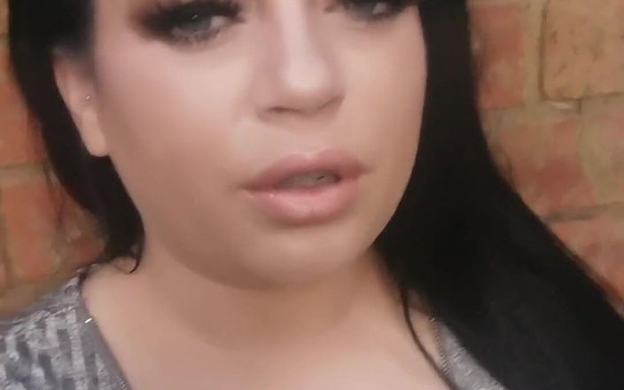 Catalia's Epic Filth: Kouření fetiš! Kouřící video s jucy výstřihem