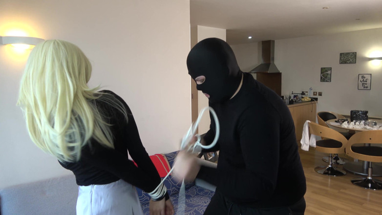 Latina Fetish: La massima restrizioni di lilly: legata stretta e scollatura imbavagliata...