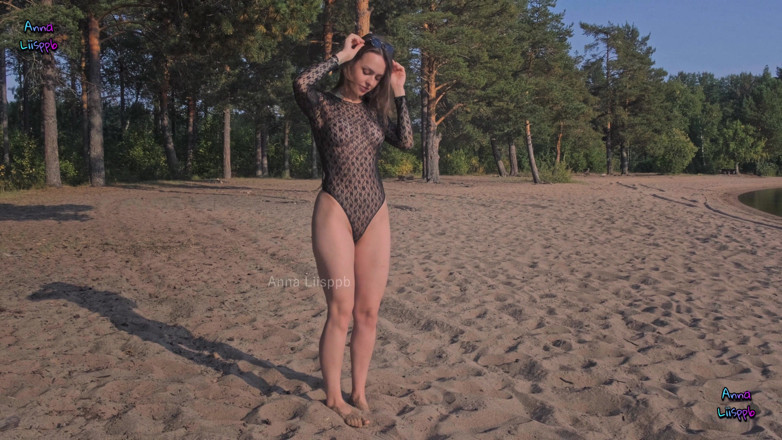 Anna Liisppb: Spogliarello in Spiaggia. Corpo bagnato