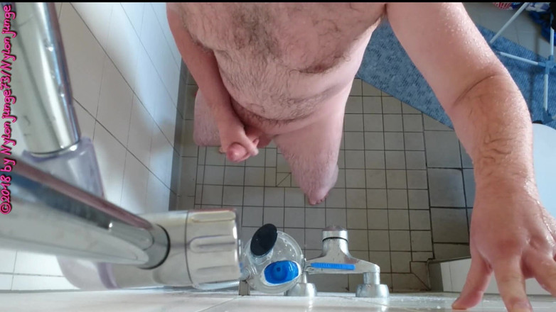 Carmen_Nylonjunge: Super arrapata davanti alla doccia