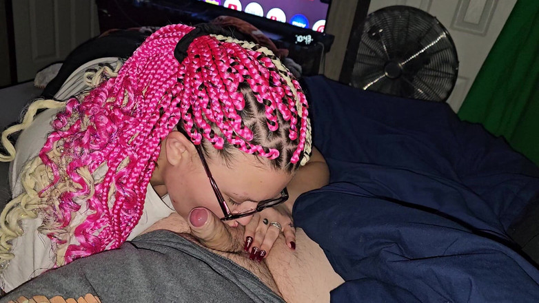 Funhousewife69: Đôi mắt xinh đẹp thổi kèn tuyệt vời nhìn lên