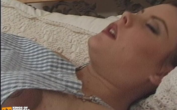 Pregnant and Horny: Ragazza incinta si fa pompare la figa duramente dal suo...