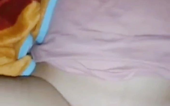 Ratna Antika: 義母は彼女に部屋に入るように言いました