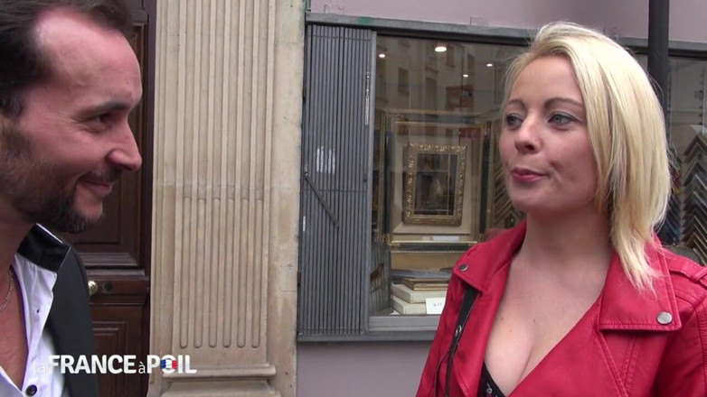 French BDSM: Una troia bionda arrapata rallenta dappertutto il cazzo