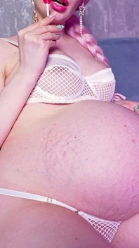 Mère mère en couple enceinte et sucette dans un trou sucré. Orgasme brûlant