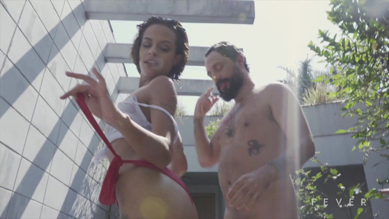Fever Films: Questa mora si arrapa e scopa il tuo capo in...