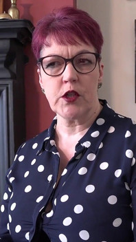 Auntjudys - Ta Sexologue Mature À Forte Poitrine Layla Bird Vous Suce La Bite (pov)