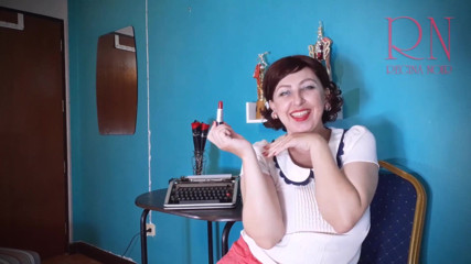 Regina Noir: Tachinare cu ruj roșu cu sărutări de la Regina Noir....