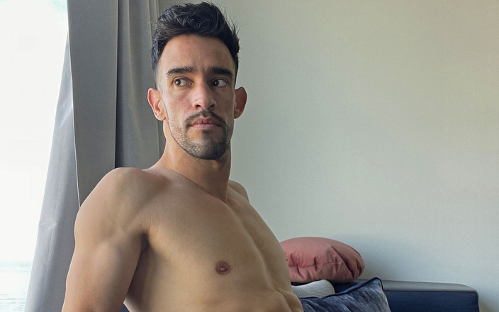 Paul Williams: Người đàn ông hunk khoe đít