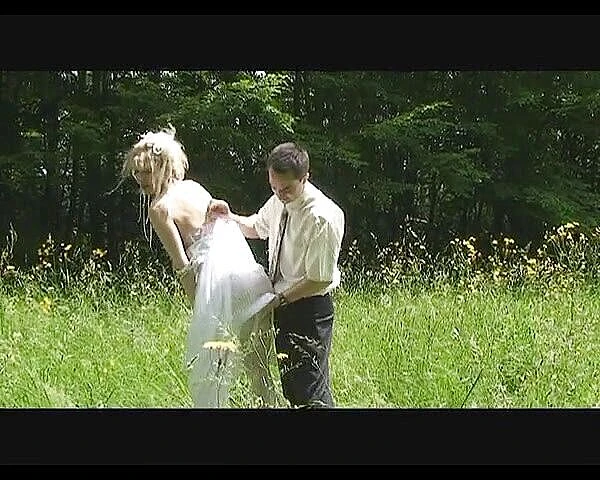 Java Consulting: Chicas de la boda chupando polla afuera