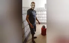 मैं एक नए पड़ोसी से मिलने गया और उसकी कामुक पत्नी को बहुत कामुक पाया और मैंने उसे चोदा और उसने मुझे हर दिन उससे मिलने के लिए कहा