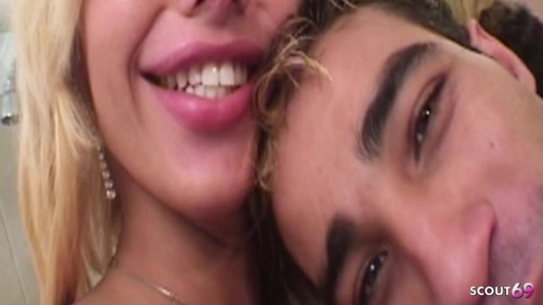 Shemale TS Collection: Sexy blondes Tranny-teen gibt einen blowjob in einem hotel und...