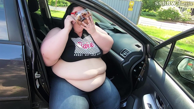 Xutjja: Eating Ice Cream in the Car