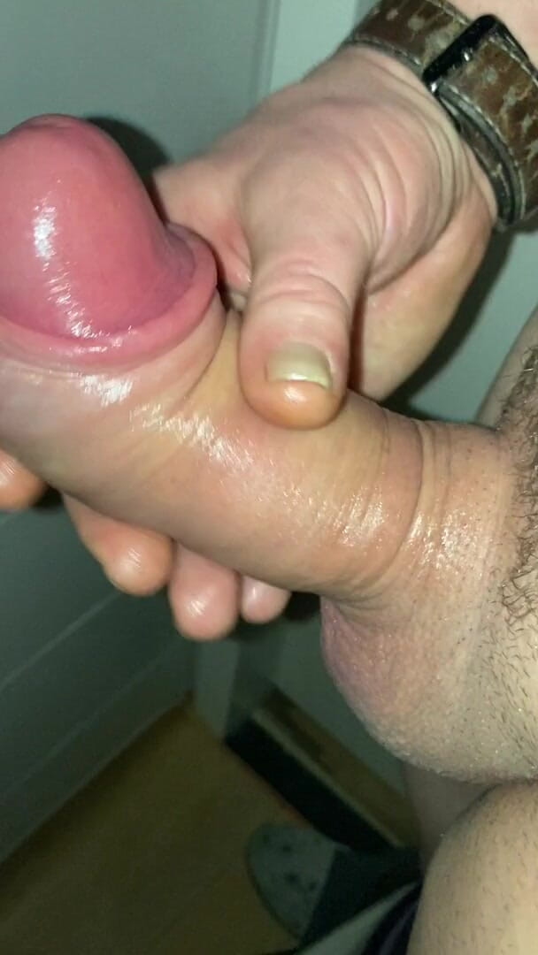 Foreskinguy: Longue bite gonflée sur le prépuce avec éjaculation