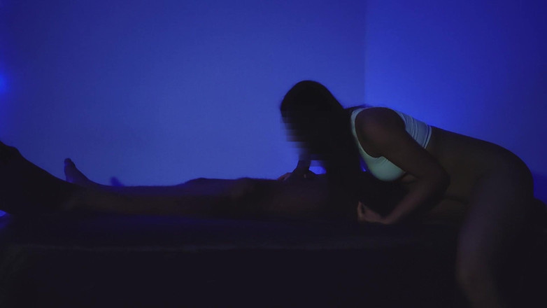 Badits all: オイルを塗ったペニス、髪の毛のマスターベーション、膣のスパンキング、そしてハッピーエンド