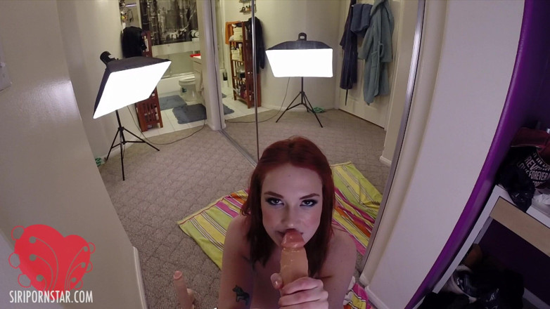 Siri Pornstar: İri göğüslü Siri porno yıldızı dildoyla oynuyor!
