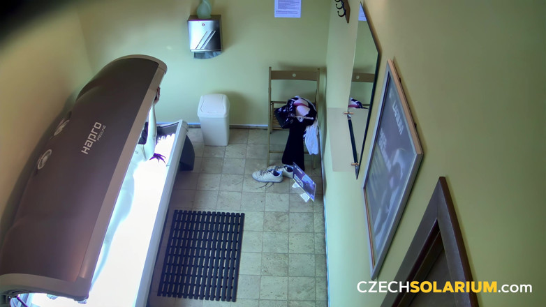 Czech Solarium: Czech Solarium 319: Czech Amateur Enjoys a Playful Scene