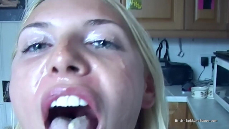 British Bukkake Babes: Loira desenha porra e depois come de um donut