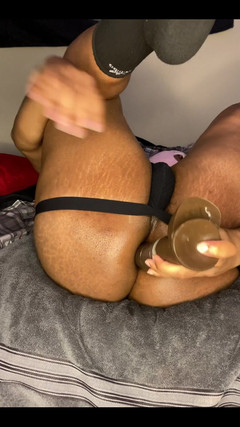 Tailandxxx: 大屁股鸡巴把我的小洞撑开