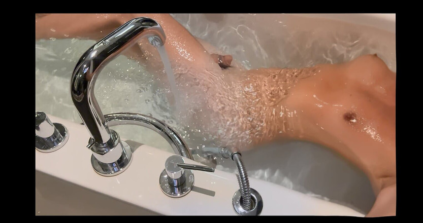 cd_aysemmm: Saya berumur 18 tahun, bersedia untuk seks pertama saya