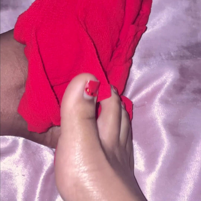 Emilytyche: Mainan di Bilik Mandi dan Katil