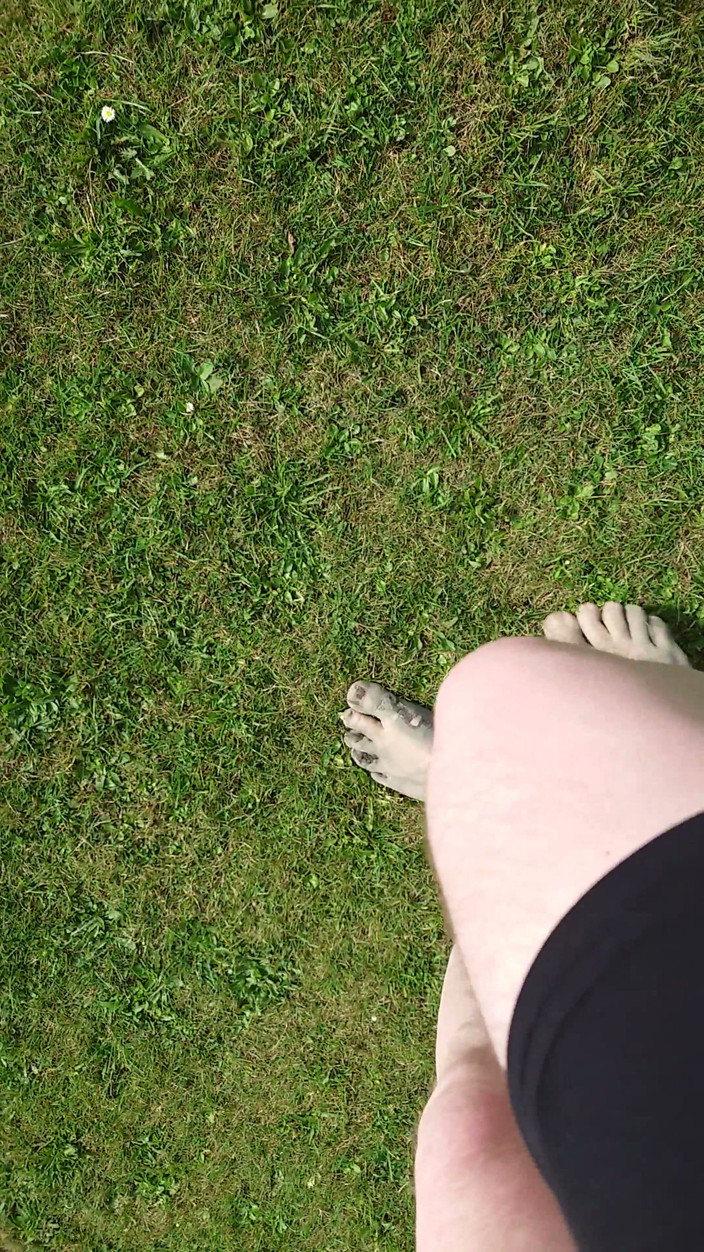 Footfetish: Beach Walk with Dirty Feet