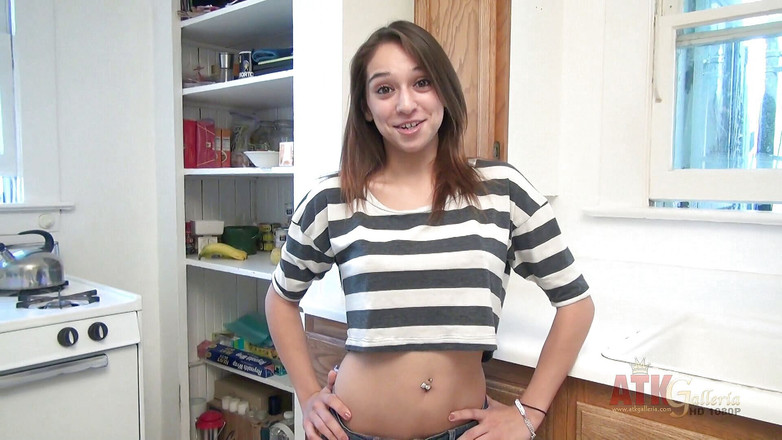 ATK Solo: 18-jarige latina Sara Luv komt klaar in de keuken