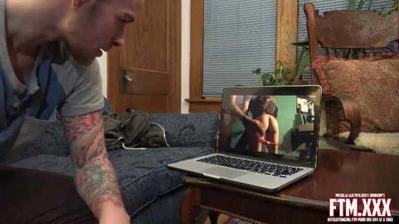Kennston Entertainment: Tatted FTM fucks himself