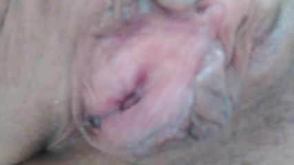 PetitminiHot: Masturbuje můj velký klitoris