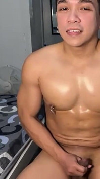 Pinoy twink si masturba dal vivo in cam