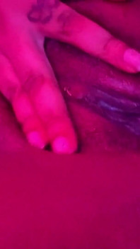 Cachonda ébano tetona se vuelve loca con su consolador, pura perfección puta en solitario