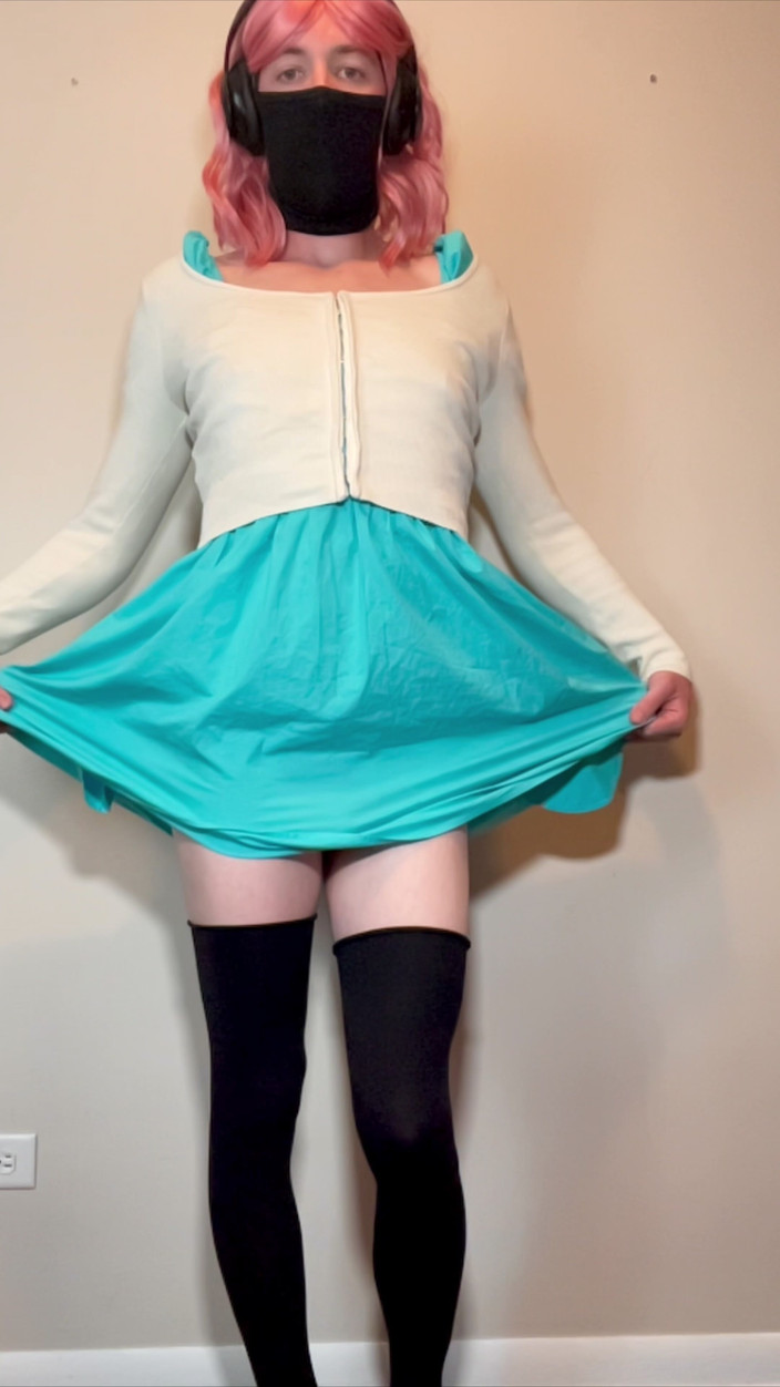 Joie Cakez: Sissy amatoriale in castità gioca con il buco